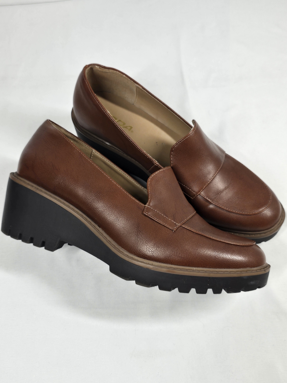 SODA Smart-S Brown Chunky Lug Sole Wedge Penny Loafers Size 10M